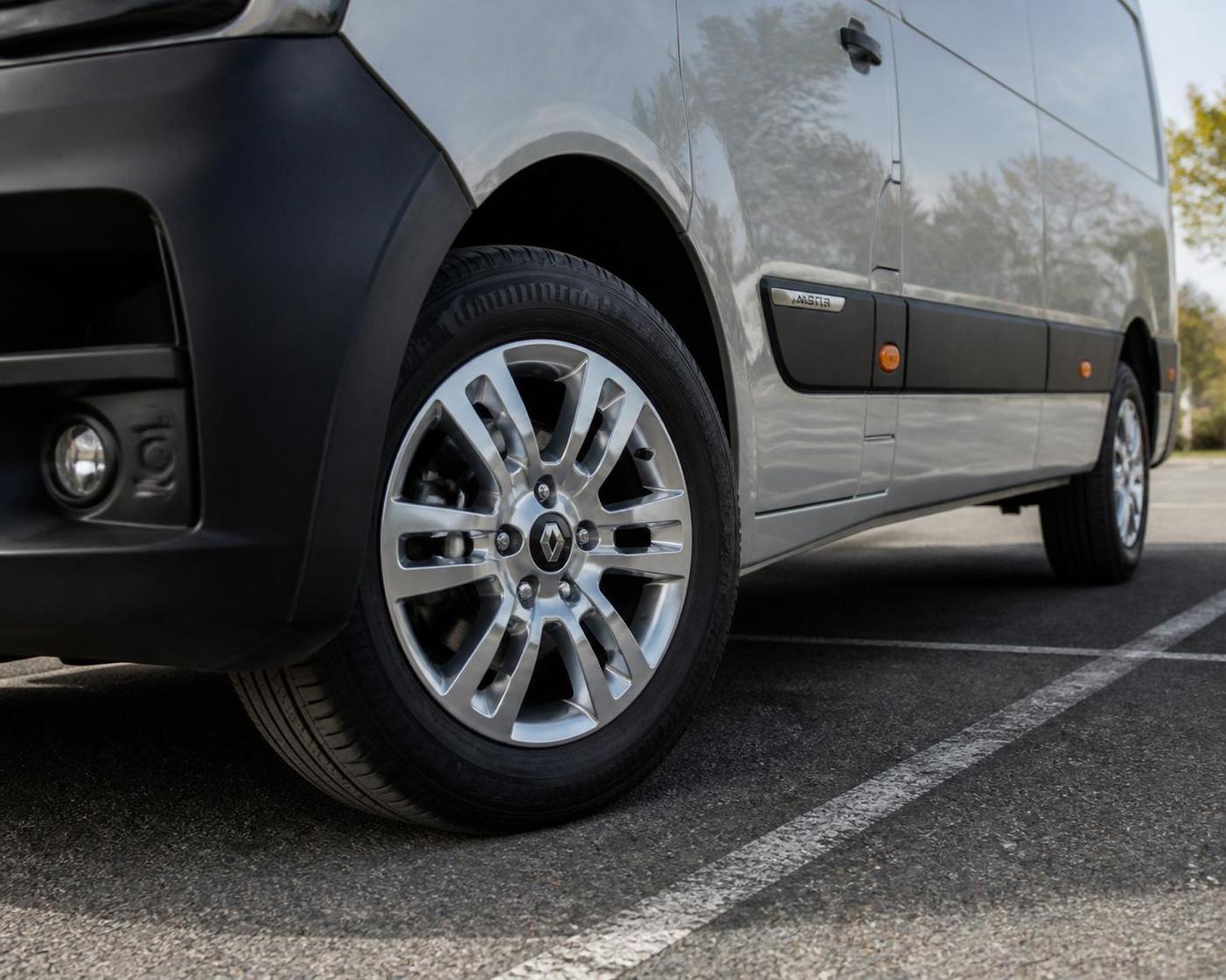 découvrez comment choisir la bonne taille de jante pour votre renault master afin d'optimiser les performances et la sécurité de votre camionnette.