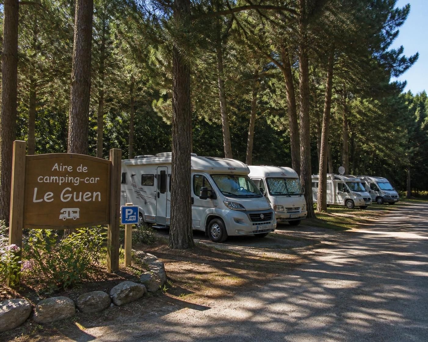 découvrez les services essentiels à privilégier à l’aire pour camping-car le guen pour garantir un séjour confortable et réussi, entre facilité d’accès, équipements pratiques et convivialité.