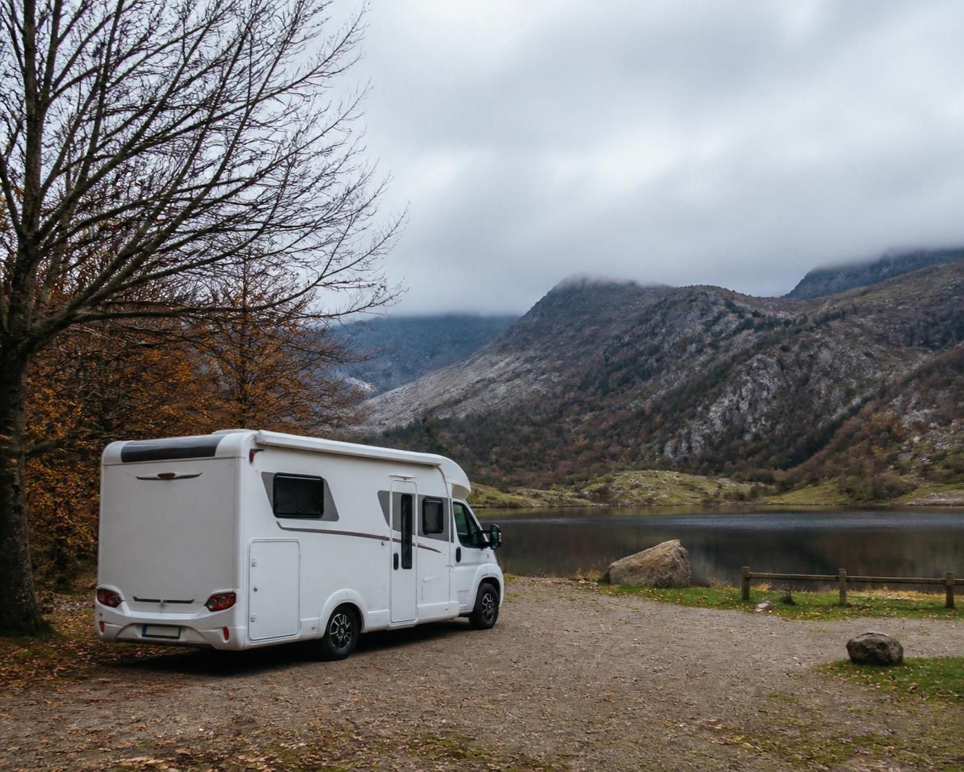 découvrez nos astuces essentielles pour organiser votre voyage en camping-car et profiter d'un road-trip sans stress, en toute sérénité et bien préparé.
