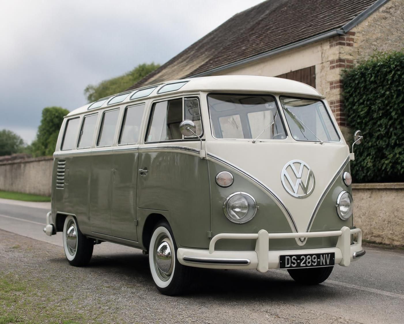 découvrez les critères essentiels qui influencent le prix d'un combi volkswagen vintage et apprenez à évaluer la valeur de ces modèles emblématiques.