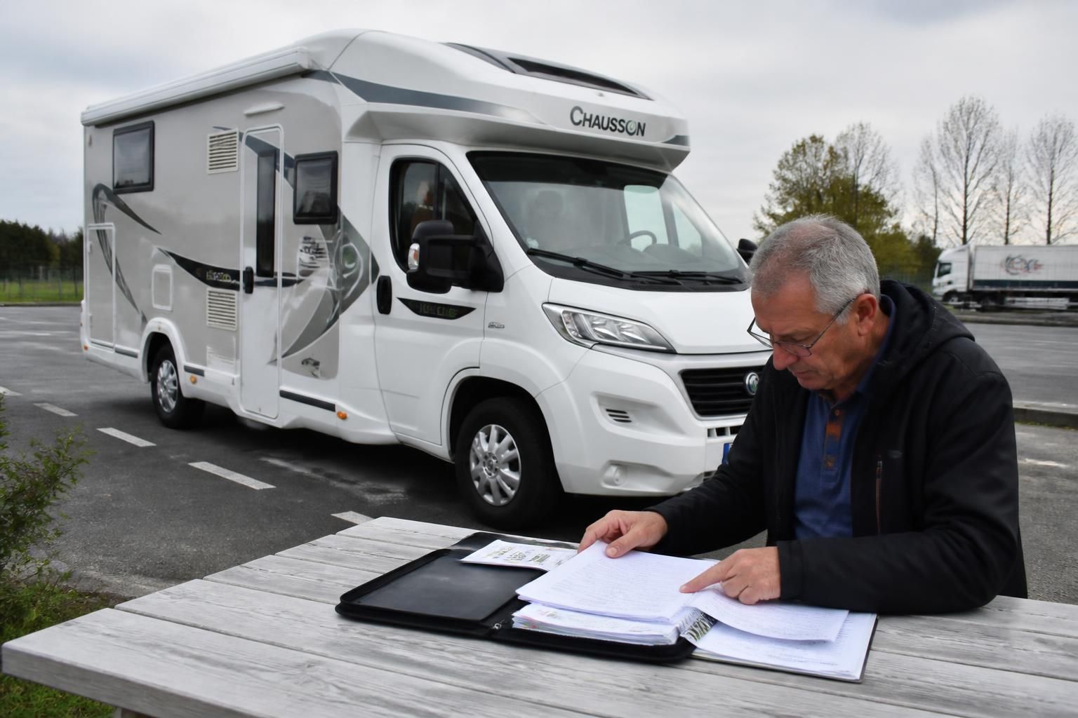 découvrez comment évaluer efficacement la cote de votre camping-car avant de le revendre, pour obtenir le meilleur prix et préparer la vente de votre véhicule de loisirs en toute confiance.