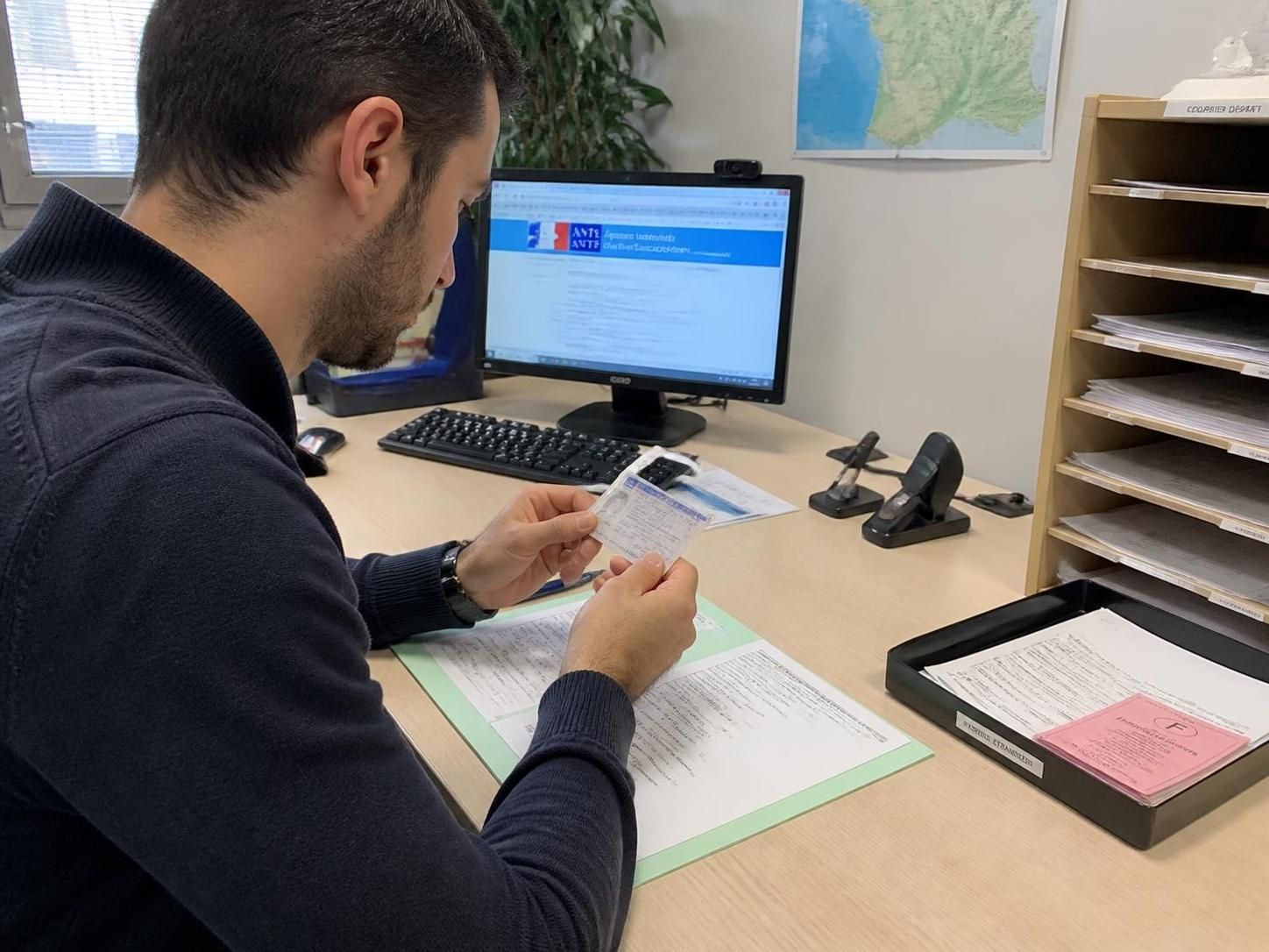 découvrez les démarches nécessaires pour convertir un permis de conduire anglais en permis français, les documents requis, les étapes à suivre et les conditions à respecter.