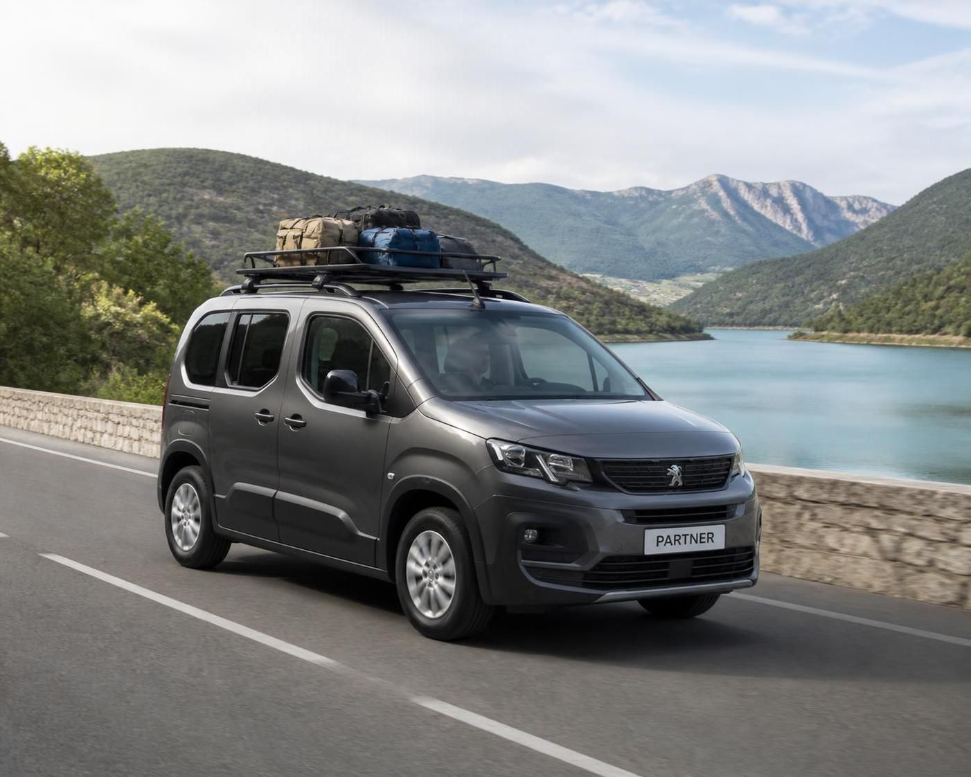 découvrez les avantages d'une barre de toit partner peugeot pour vos trajets en famille : espace optimisé, sécurité renforcée et praticité assurée.