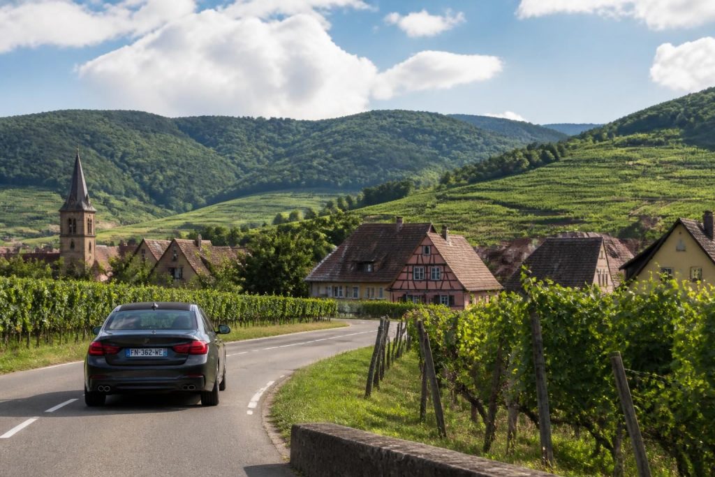 découvrez l'itinéraire complet de la route des vins d'alsace en voiture, avec des conseils pratiques pour un voyage inoubliable à travers les vignobles et villages typiques.